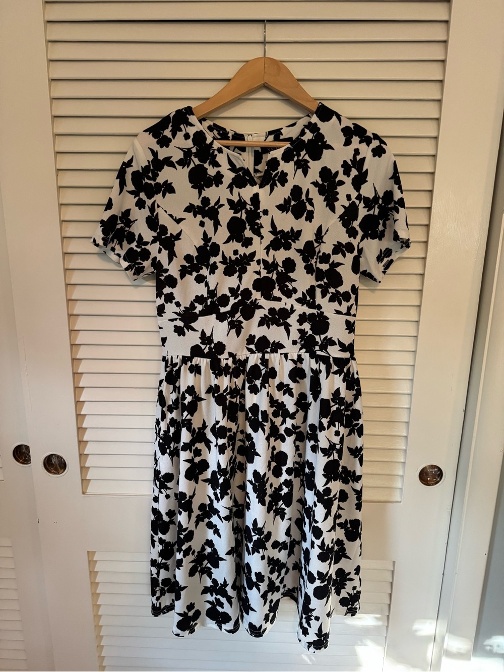 Black and White Floral Short Sleeve Dress